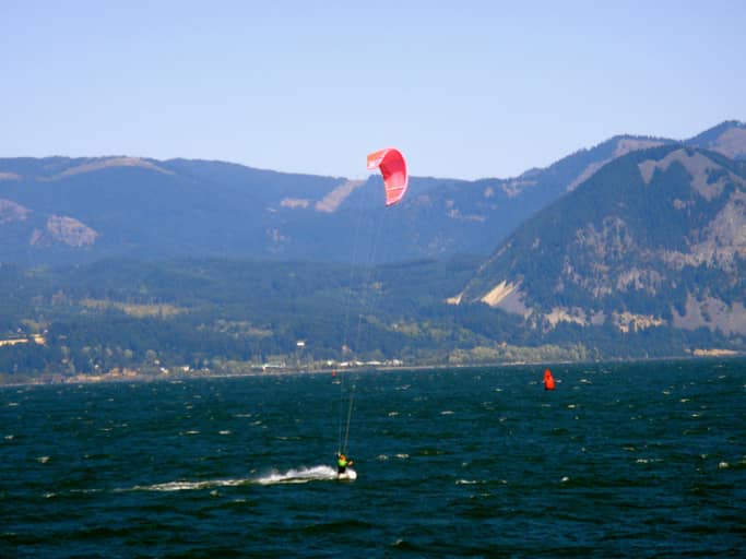 Kiteboarding on the Columbia River, Hood River Oregon